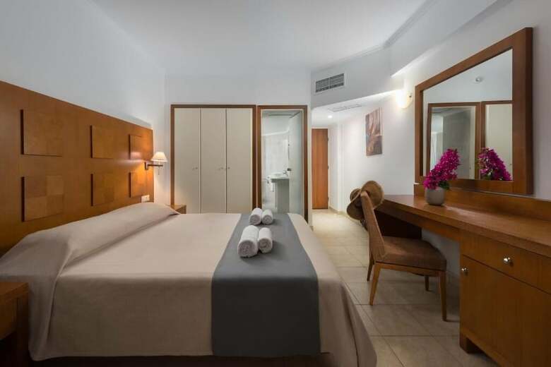 Lutania Beach Hotel
