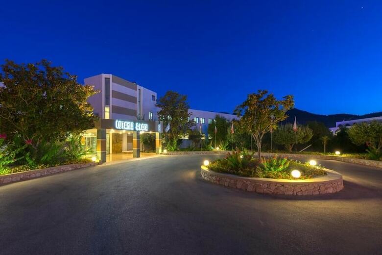Lutania Beach Hotel
