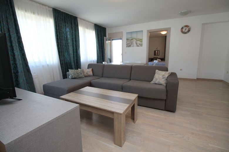 Fontana Lux Apartments