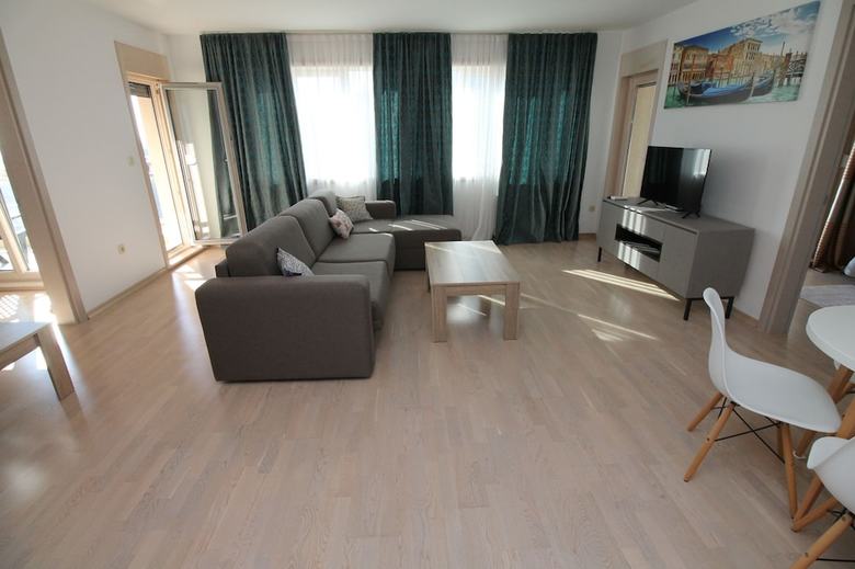 Fontana Lux Apartments