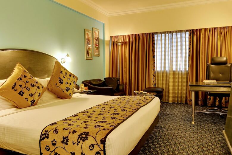 Hotel The Suryaa New Delhi
