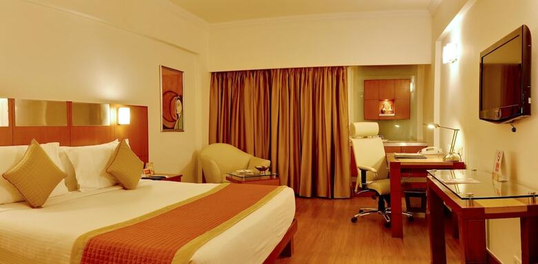 Hotel The Suryaa New Delhi