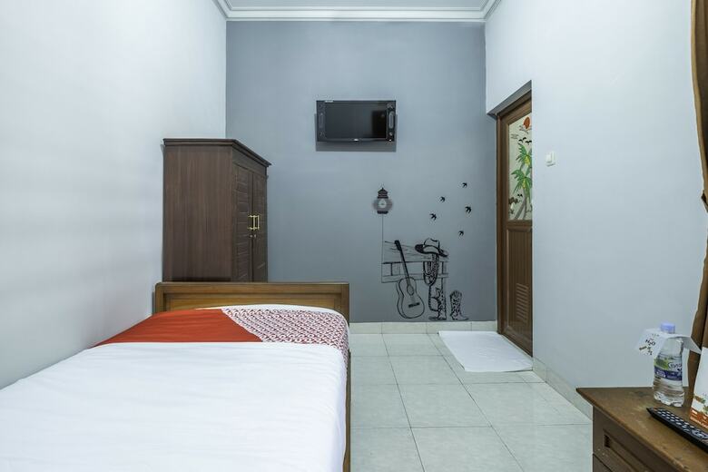 Hostal Oyo 1859 Rancabali Residence