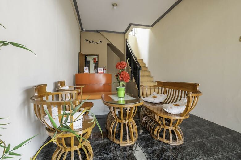 Hostal Oyo 1859 Rancabali Residence