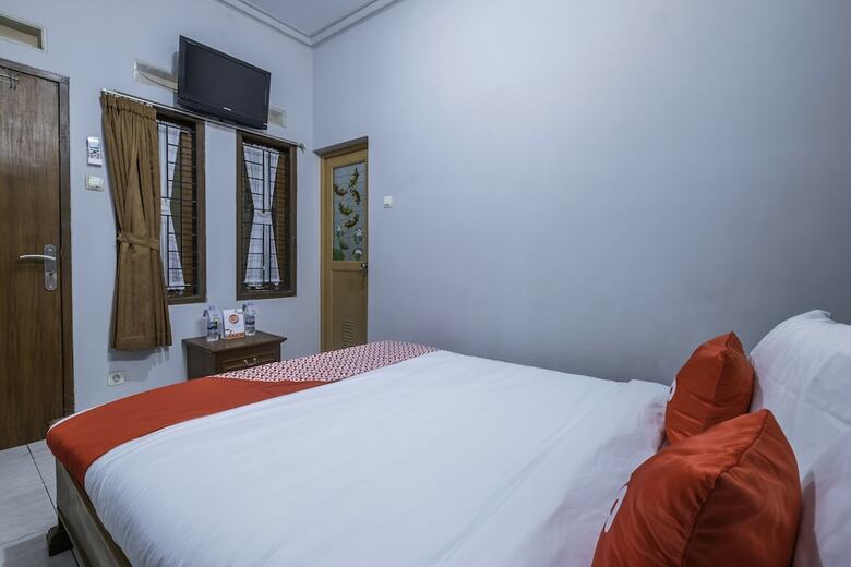 Hostal Oyo 1859 Rancabali Residence