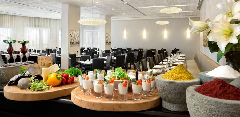 Ramada Hotel & Suites By Wyndham Netanya