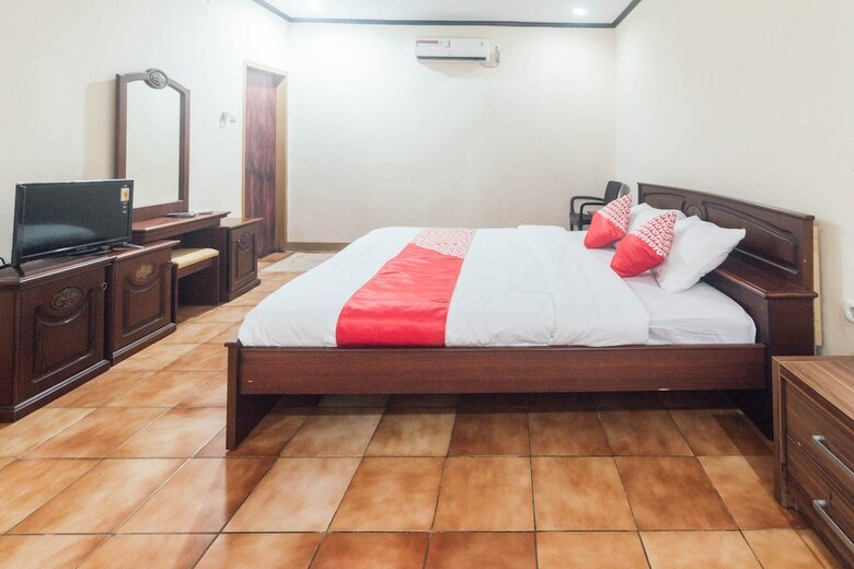 Oyo 1688 Collin Beach Hotel