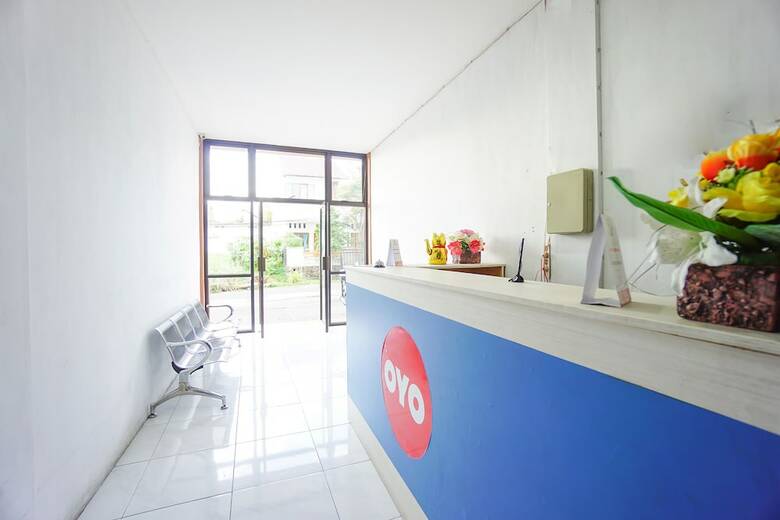 Hostal Oyo 1693 Edward Residence Malalayang