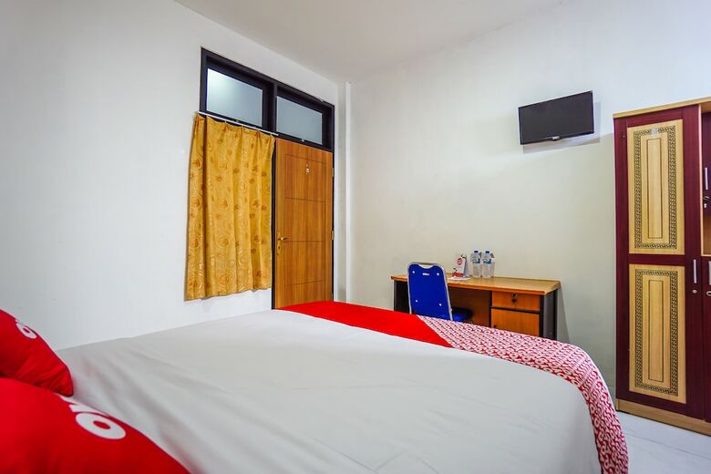 Hostal Oyo 1693 Edward Residence Malalayang