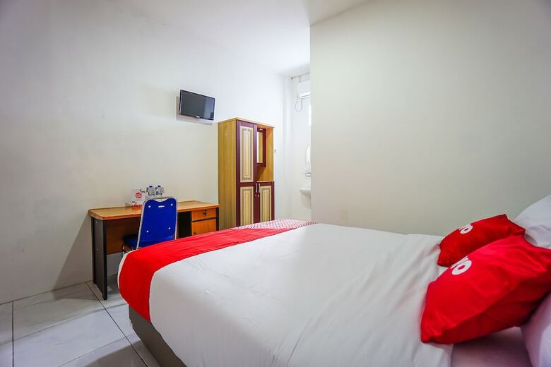 Hostal Oyo 1693 Edward Residence Malalayang