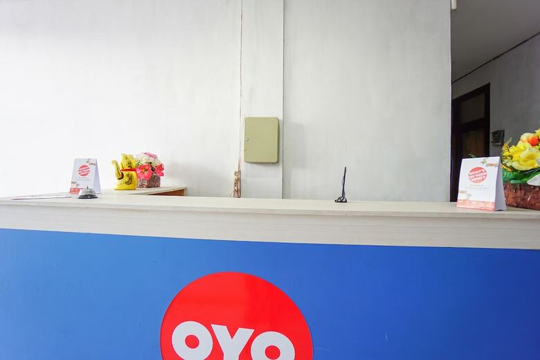Hostal Oyo 1693 Edward Residence Malalayang