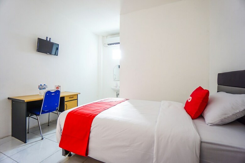 Hostal Oyo 1693 Edward Residence Malalayang