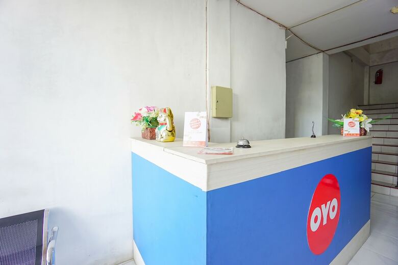 Hostal Oyo 1693 Edward Residence Malalayang