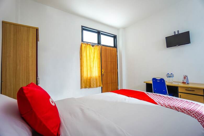 Hostal Oyo 1693 Edward Residence Malalayang