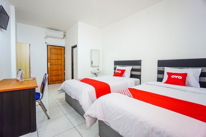 Hostal Oyo 1693 Edward Residence Malalayang