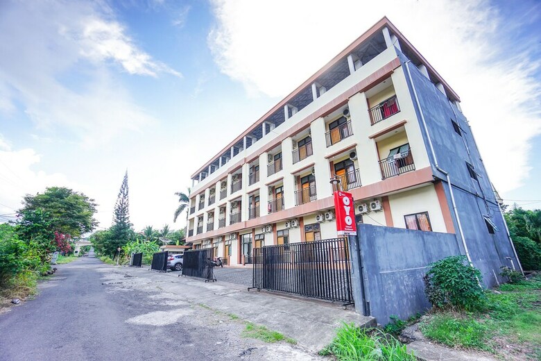 Hostal Oyo 1693 Edward Residence Malalayang