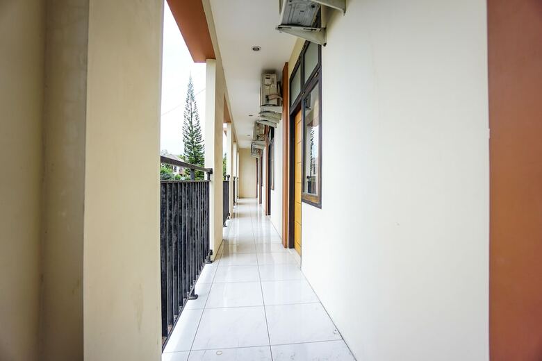 Hostal Oyo 1693 Edward Residence Malalayang