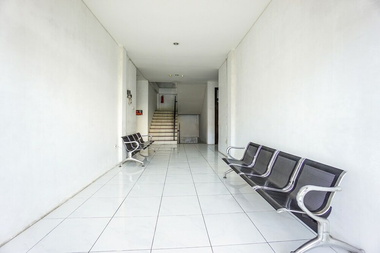 Hostal Oyo 1693 Edward Residence Malalayang