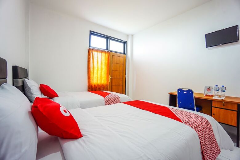 Hostal Oyo 1693 Edward Residence Malalayang