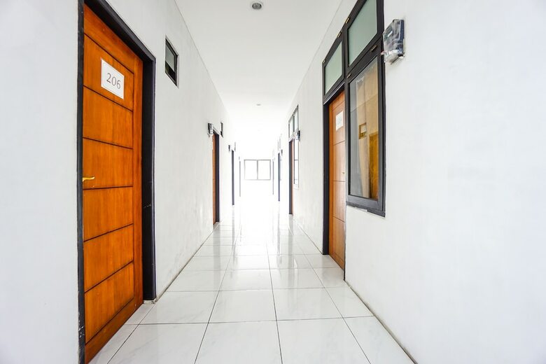 Hostal Oyo 1693 Edward Residence Malalayang