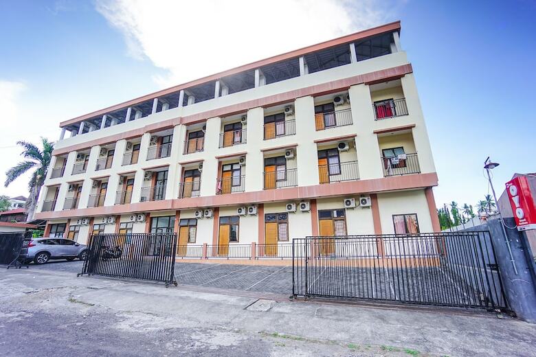 Hostal Oyo 1693 Edward Residence Malalayang
