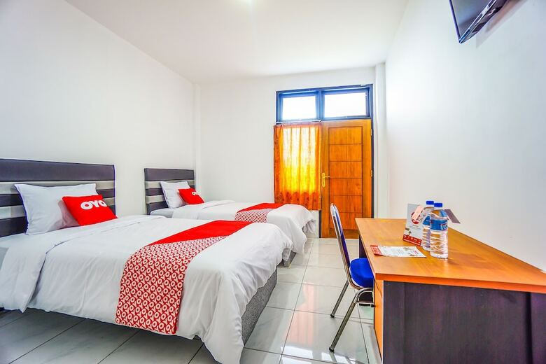 Hostal Oyo 1693 Edward Residence Malalayang