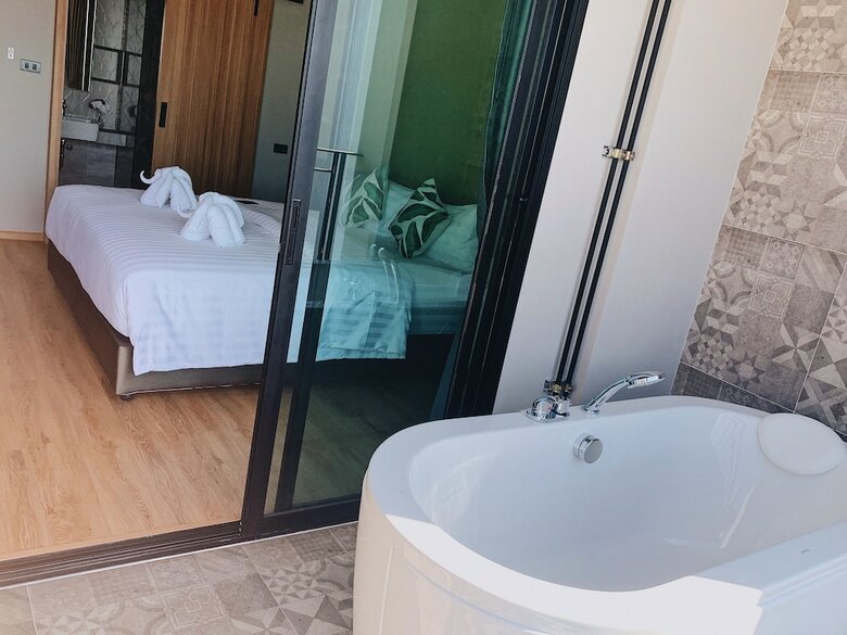 Hotel Sky Wave Patong