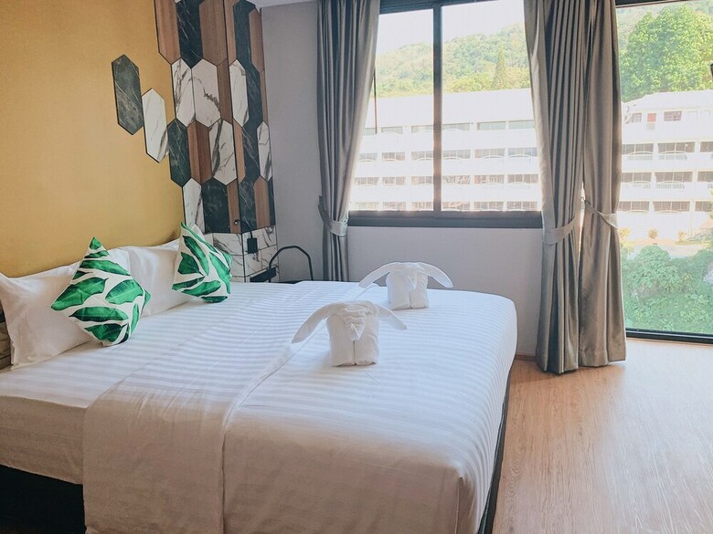 Hotel Sky Wave Patong