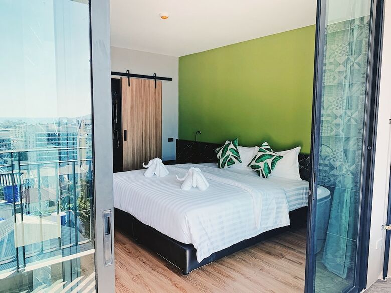 Hotel Sky Wave Patong
