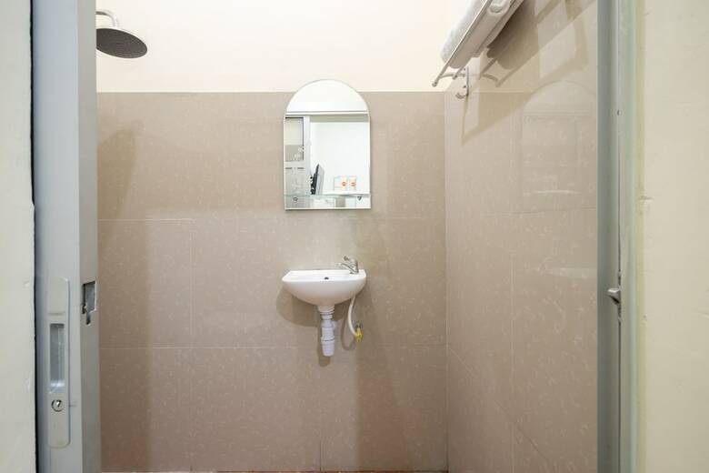 Hostal Oyo 1962 Anugerah Wisata Hotel