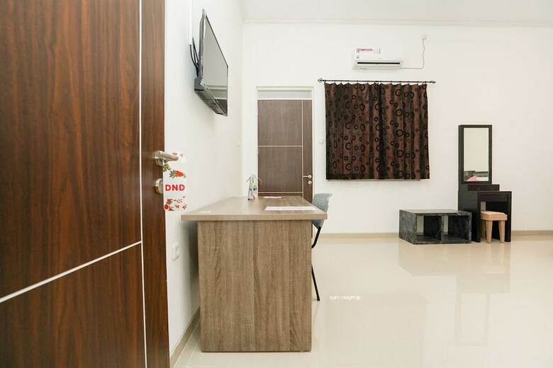 Hostal Oyo 1957 Riverside Residence