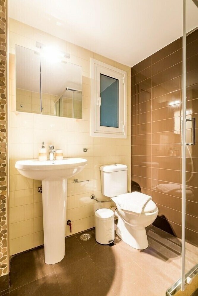 Hotel Bright Flat In Front Of Acropolis Metro