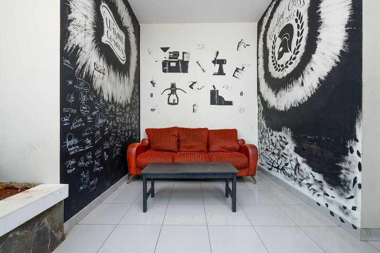 Hostal Oyo 2028 Wisma Jepara