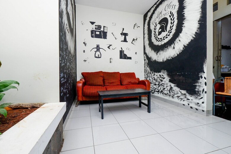 Hostal Oyo 2028 Wisma Jepara