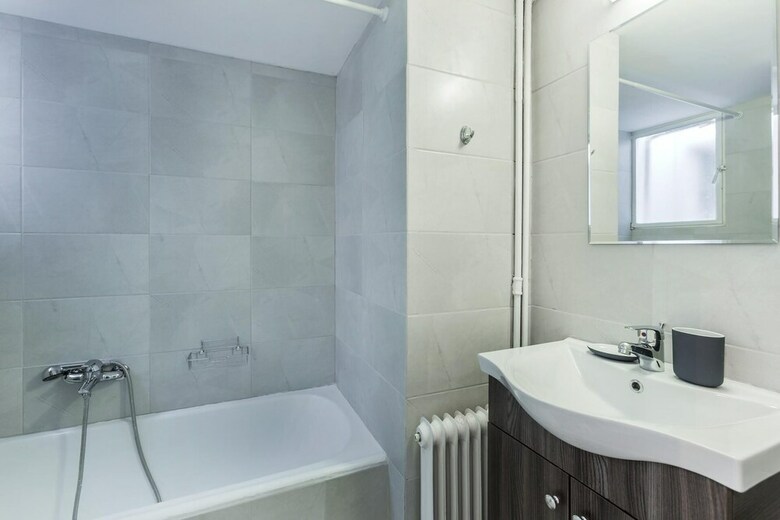 Elegant 2 Bedroom Apartment In Thissio