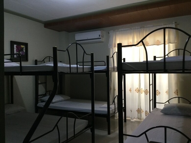 Island Groove Hotel And Restaurant