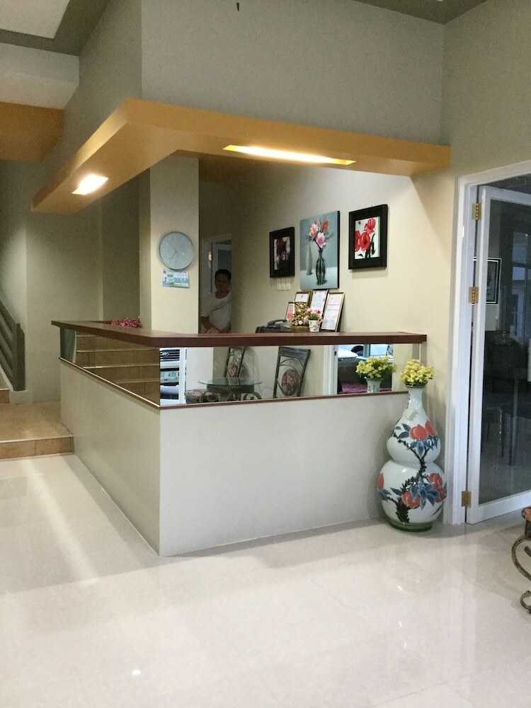 Island Groove Hotel And Restaurant