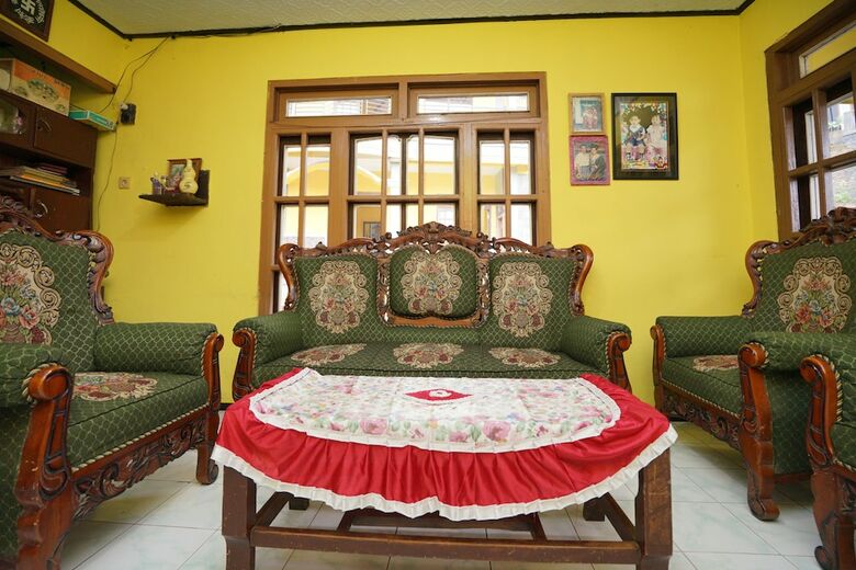 Hotel Oyo 1967 Canaya Homestay