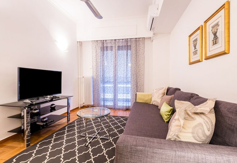Homey Apartment For 4 People In Koukaki