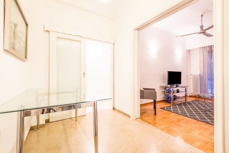 Homey Apartment For 4 People In Koukaki