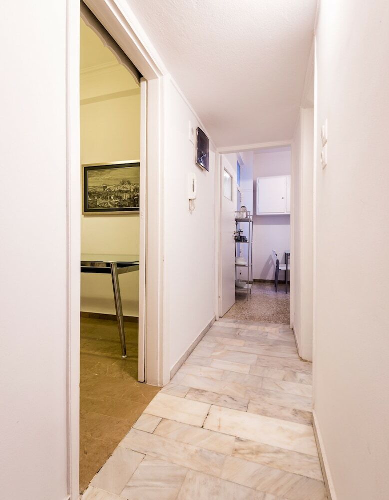 Homey Apartment For 4 People In Koukaki