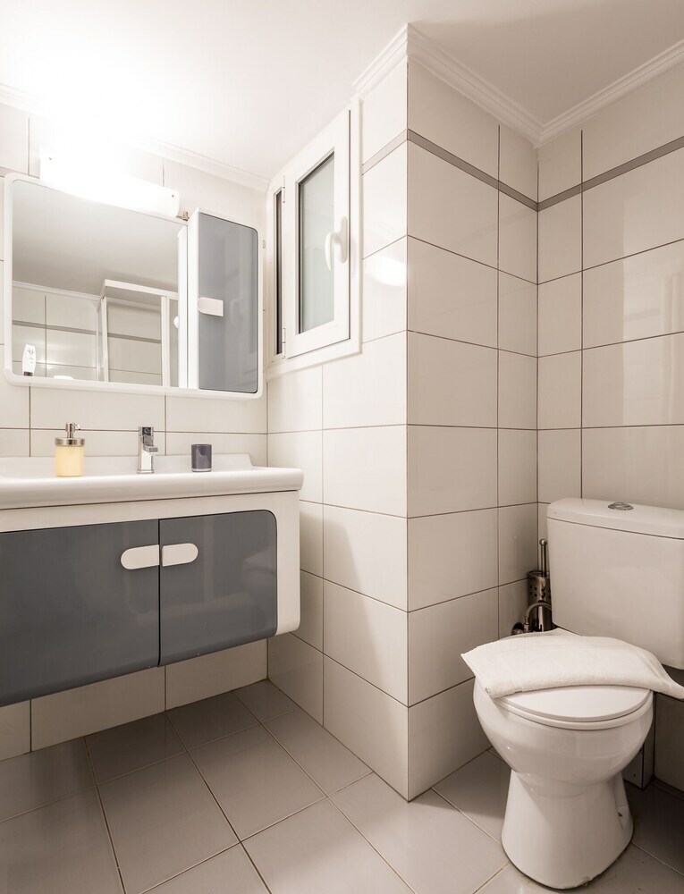 Homey Apartment For 4 People In Koukaki