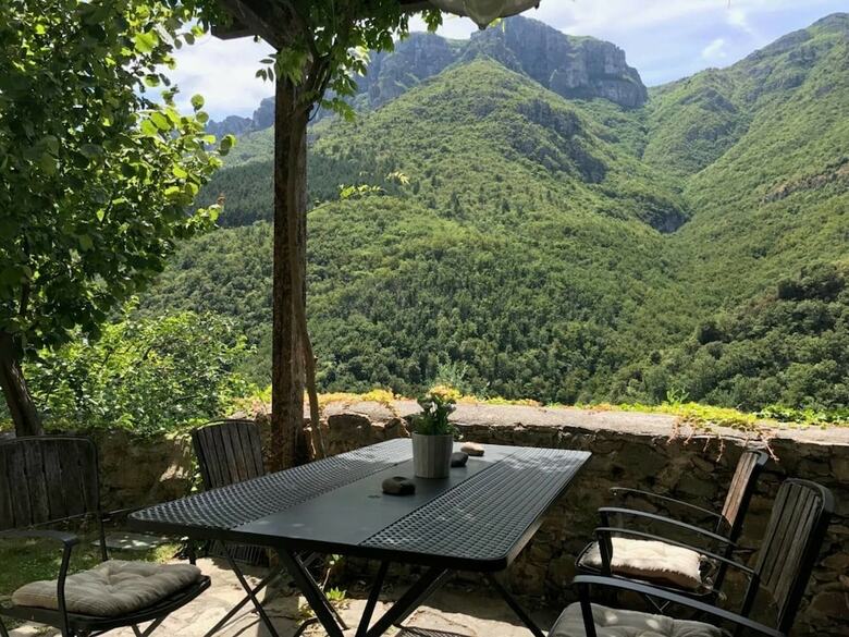 Residencia Set In Liguria Mountains