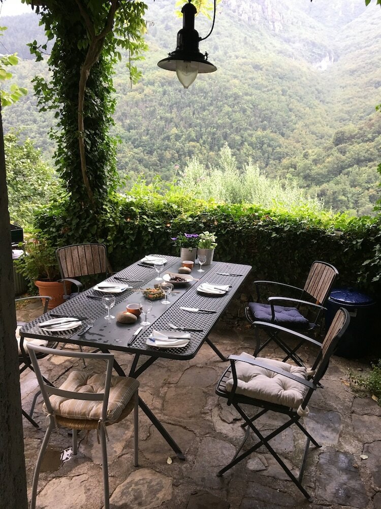 Residencia Set In Liguria Mountains