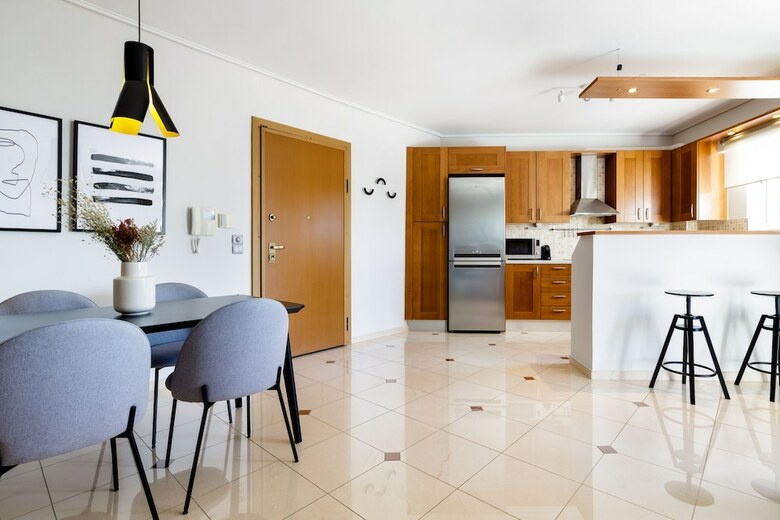 Upstreet Convenient 2bd Apartment