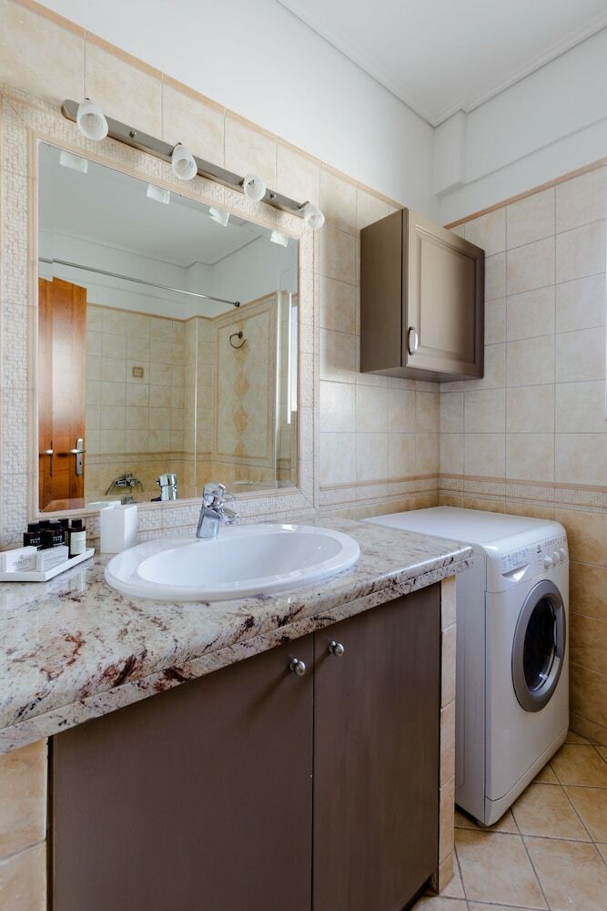 Upstreet Convenient 2bd Apartment
