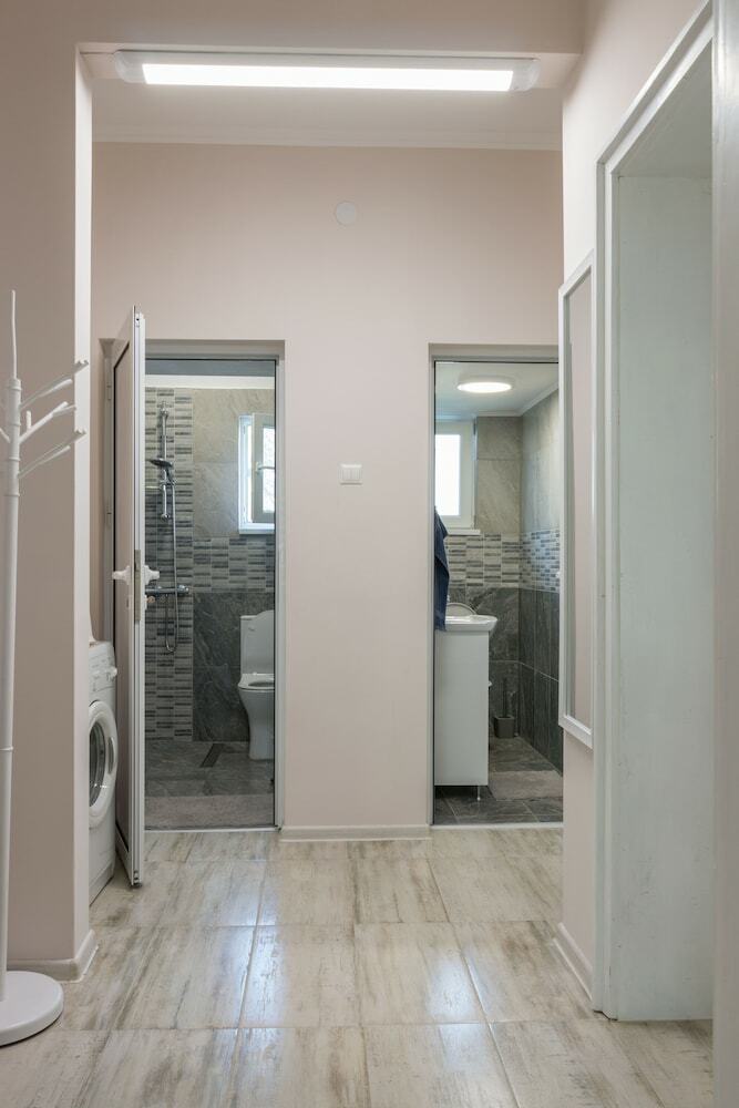 Fm Deluxe 2-bdr Apartment - Bright And Cozy
