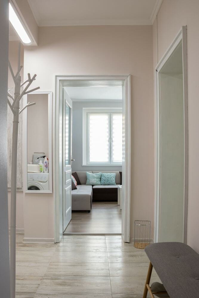 Fm Deluxe 2-bdr Apartment - Bright And Cozy