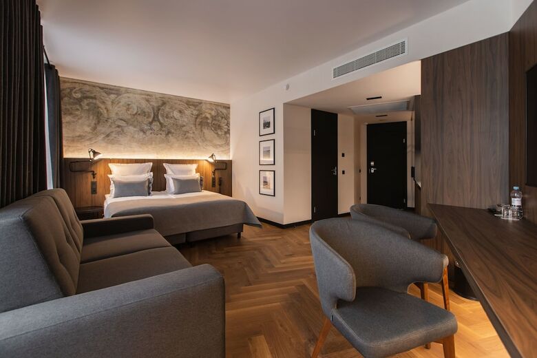 Hotel Dvor Podznoeva Studios And Apartments