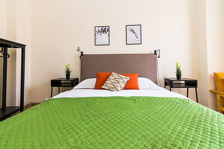 Hippy Decorated 2 Bedrooms Apartment